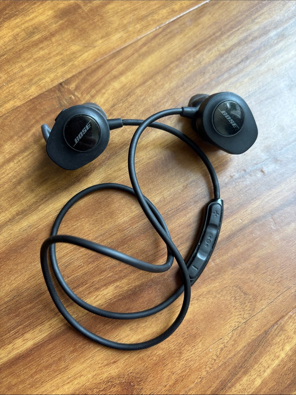 Bose SoundSport Wireless Earbuds - Black with Gray Accents - Picture 3 of 3